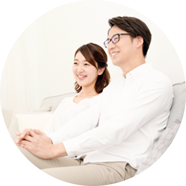 ゆとりある間取りで、のびのびと寛げるリビング。新婚のご夫婦や、ちいさなお子さまのいるご家庭にもおすすめです。